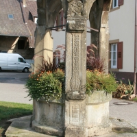 Alter Brunnen im Wasserschloß Helmstadt